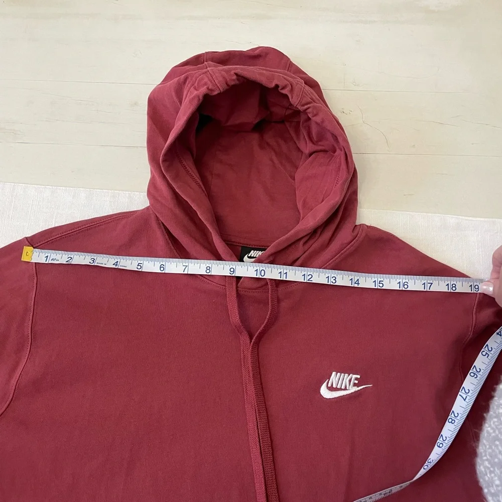Nike hooded large (fits more like a medium)sweatshirt/pullover - Picture 5 of 9